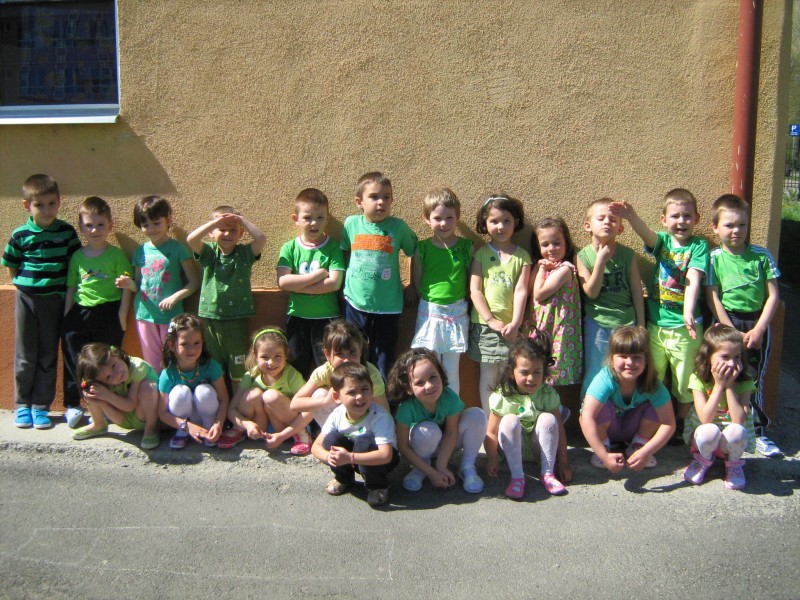 Copiii au fost impresionaţi de proiectul tematic "În lumea culorilor" şi au participat cu entuziasm la activităţile desfăşurate.