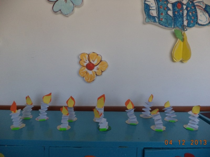 Prescolarii de grupa mare au realizat cateva candele pentru a lumina drumul darnicului Mos Nicolae.