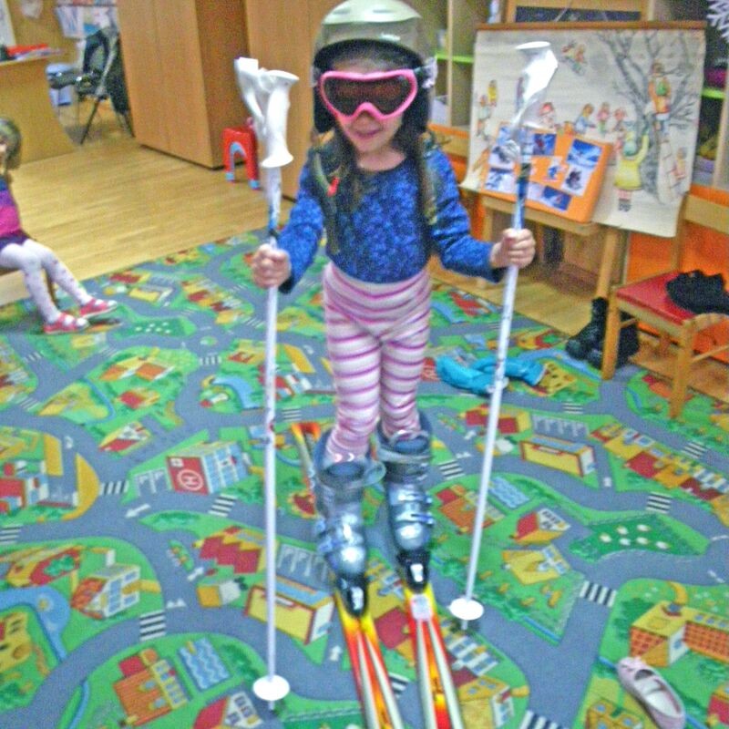 Copiii au învăţat principalele reguli de schiat.