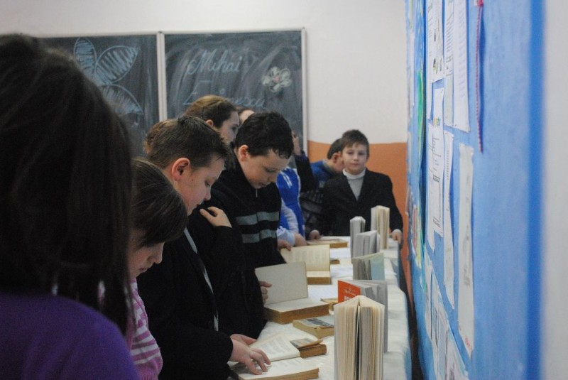 Săptămâna 16-20 ianuarie 2012 a fost dedicată de elevii claselor II-VIII, marelui nostru poet Mihai Eminescu.