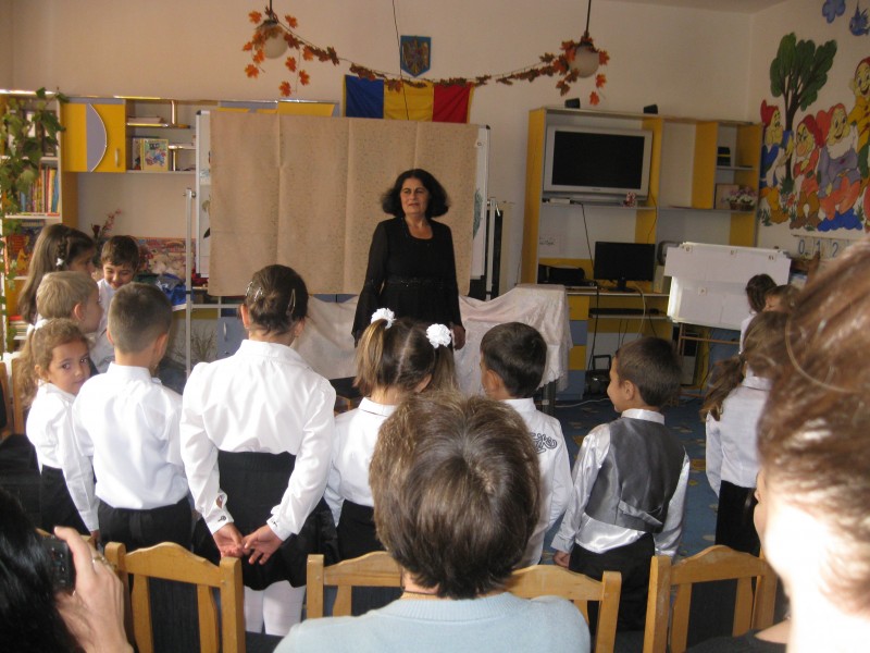 Doamna educatoare Cîlţ Ionelia a ţinut activitatea în cadrul comisiei educative pe 9 octombrie 2014 