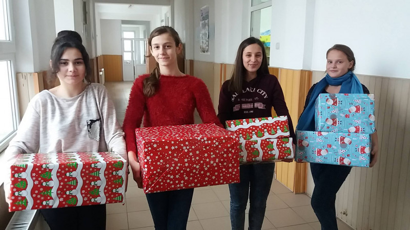   Elevii Școlii Gimnaziale Florești, jud. Mehedinți, au desfășurat în perioada 4-21 decembrie 2017, activități în cadrul Proiectului Strategia Națională de Acțiune Comunitară.
