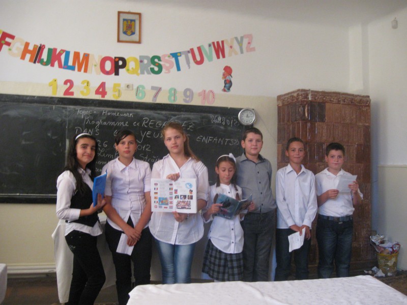 Pe data de 26.09.2012,  elevii claselor V-VIII au participat la activitatea organizata cu prilejul sarbatorii  “ La Journée  Européenne des langues « 
-Prezentare de ziare şi reviste din Franţa -,. 
 Ei au participat si la concursul “Intalnire cu Jules Verne” .
