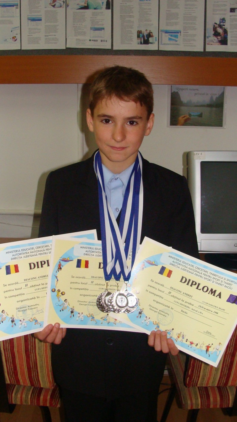 Elevul Diaconu Andrei din clasa a IV-a E a obţinut locul II în competiţia CUPA BISTRIŢEI - înot, ediţia a II-a, organizată în Bacău.