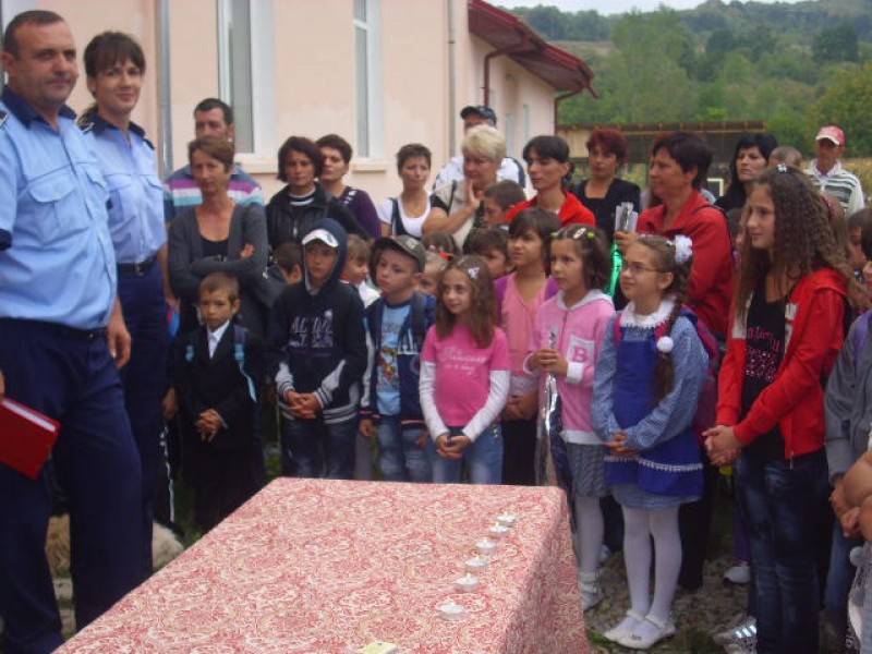 Deschiderea anului scolar 2012-2013-Stoenesti