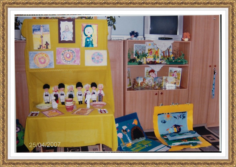 Expoziție organizată la grădinița noastră cu lucrări realizate de copii