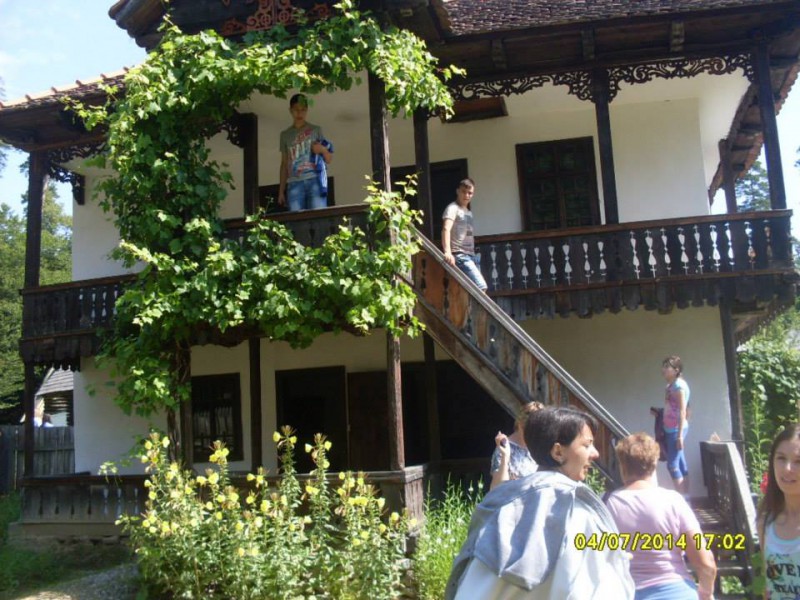 În perioada 4-6 iulie elevii Şc. Slobozia au mers într-o excursie pe traseul Slobozia- Piteşti-Alba Iulia-Turda -Cheile Turzii- Sibiu -Trasfăgărăşanu-Curtea de Argeş -Slobozia.