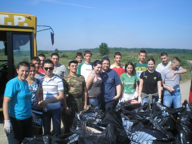 Participare la acţiunea ecologică pe bază de voluntariat Let's Do It, Romania!