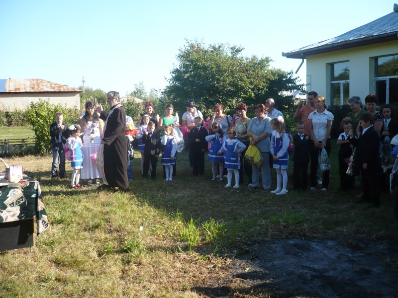 La Festivitati a participat si preotul satului.