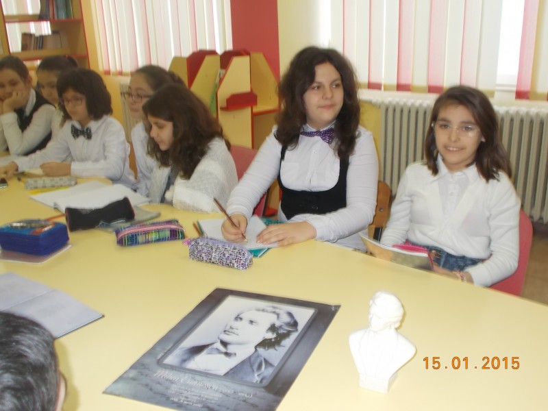 La aniversarea  a 165 de ani de la naşterea poetului Mihai Eminescu, declarată şi Ziua Culturii Naţionale, elevii Şcolii Gimnaziale  ,,Spiru Haret  “ Medgidia au participat  joi, 15 ianuarie 2015, la activitatea ,,Eminescu-Poetul din suflet”