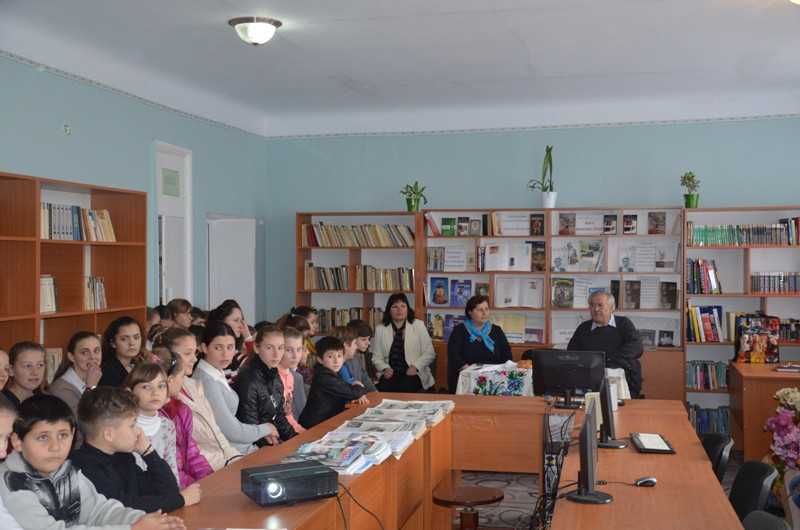 Prezentarea cărţilor Prezentarea cărţilor "Teia" şi "Cu jaratecul pe buze" (Ion Iachim)