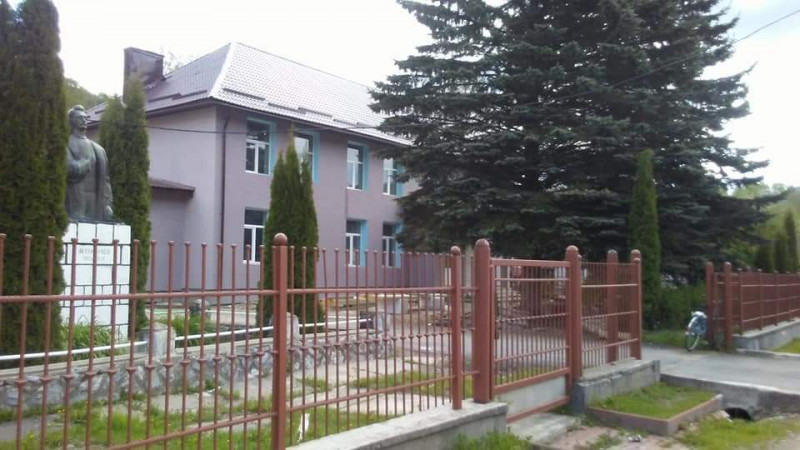 Clădirea școlii