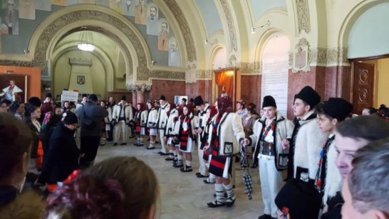 In sala Unirii de la Alba Iulia si la parada portului popular la festivalul Ambasadorii Unirii Alba Iulia 29 noiembrie -1decembrie 2016