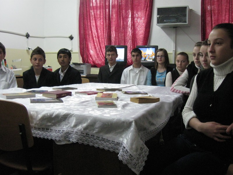Elevii au prezentat aspecte din viata Lui Mihai Eminescu