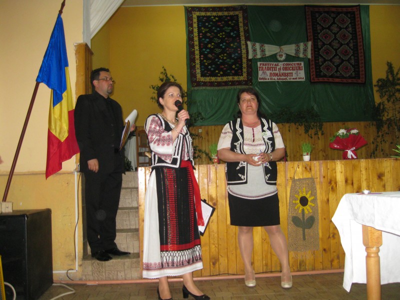 ,,Tradiţii şi obiceiuri populare româneşti"