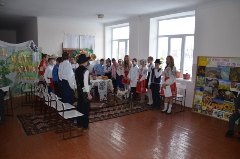 Activităţi cu elevii clasei a V-a "A" Începerea şezătorii