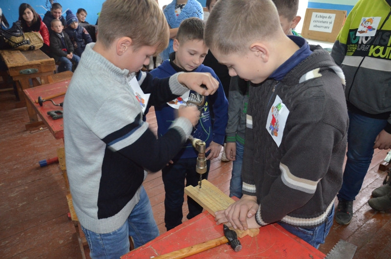 O nouă încercare pentru băieţi Elevii casei a VI-a "A"