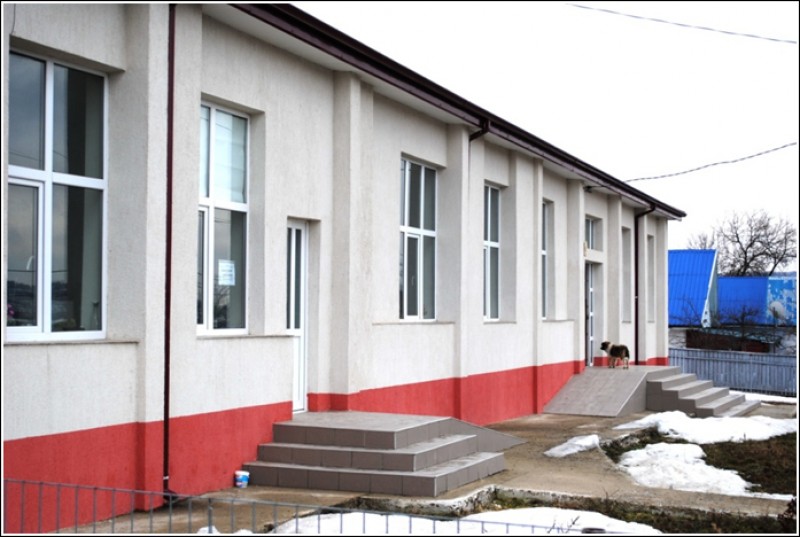 Școala Gimnaziala Poieni este situata in comuna Schitu Duca, judetul Iasi, este unitate cu personalitate juridica si are in componenta sa sapte locatii: