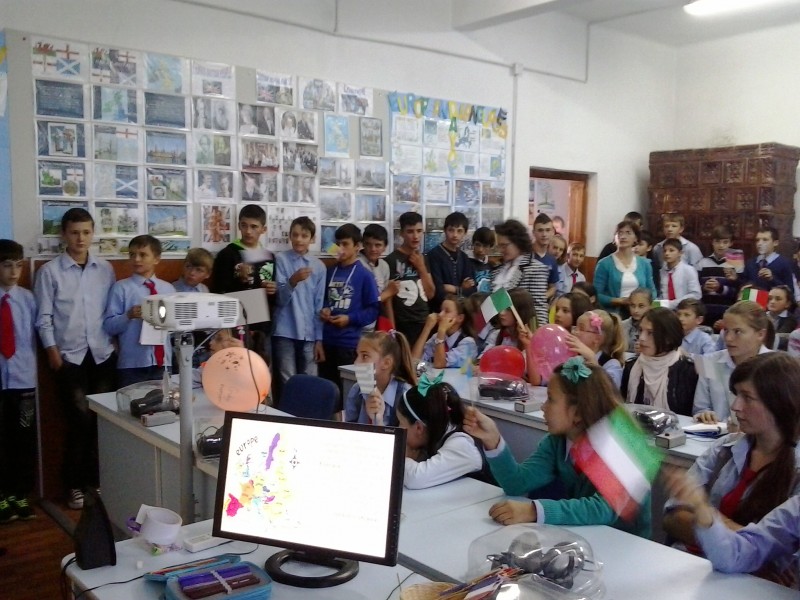 Ziua Europeană a Limbilor Străine a fost marcată în şcoala Tămăşeni miercuri, 26 septembrie 2013, prin activităţi interactive.