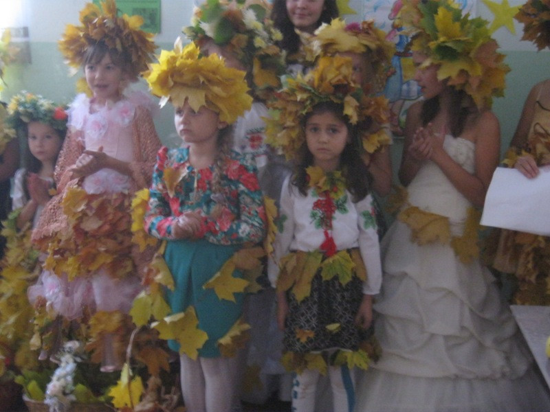 Concursul Crăiţelor Prezentarea numerelor artistice