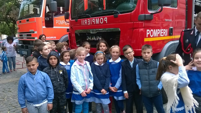 Am participat cu elevii la actiunea organizata de pompieri.