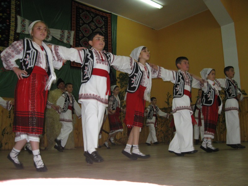 Festival ,,Tradiţii şi obiceiuri populare româneşti"