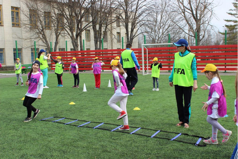 Federația Moldovenească de Fotbal la Ungheni, Liceul Teoretic „M. Eminescu”