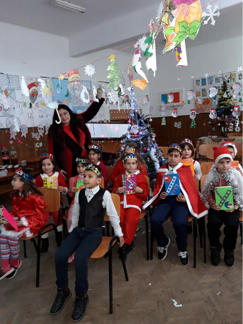 Serbare de Crăciun cu elevii Școlii Lipovu