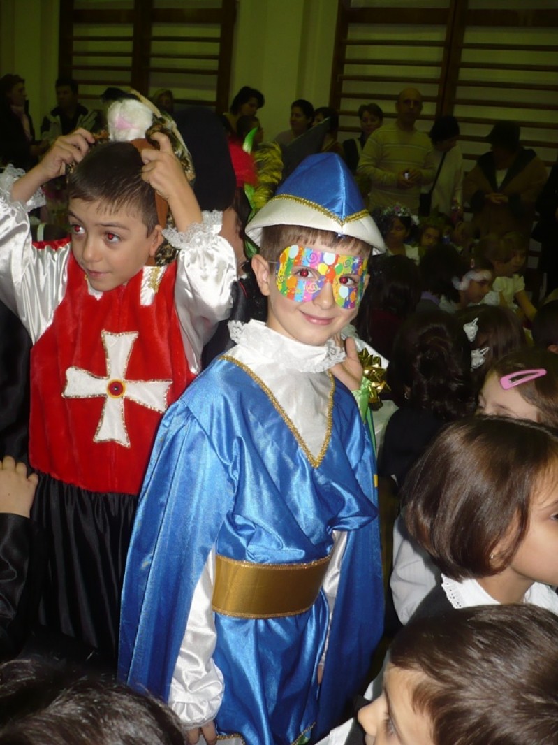 Elevii din clasele I-IV de la Scoala ''Nicolae Iorga'' Bacau au participat la o activitate de traditie a scolii .