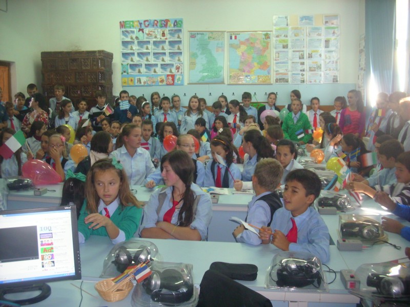 Ziua Europeană a Limbilor Străine a fost marcată în şcoala Tămăşeni miercuri, 26 septembrie 2013, prin activităţi interactive 