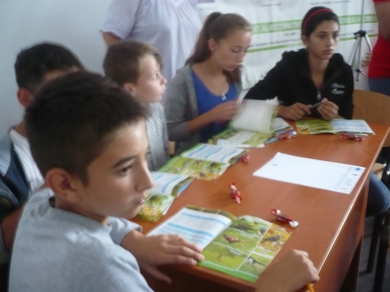 Activitate desfășurată pe tema protecției mediului in cadrul evenimentului " Natura - prietena ta", in colaborare cu Consiliul Judetean Dambovita - 14 iunie 2013 