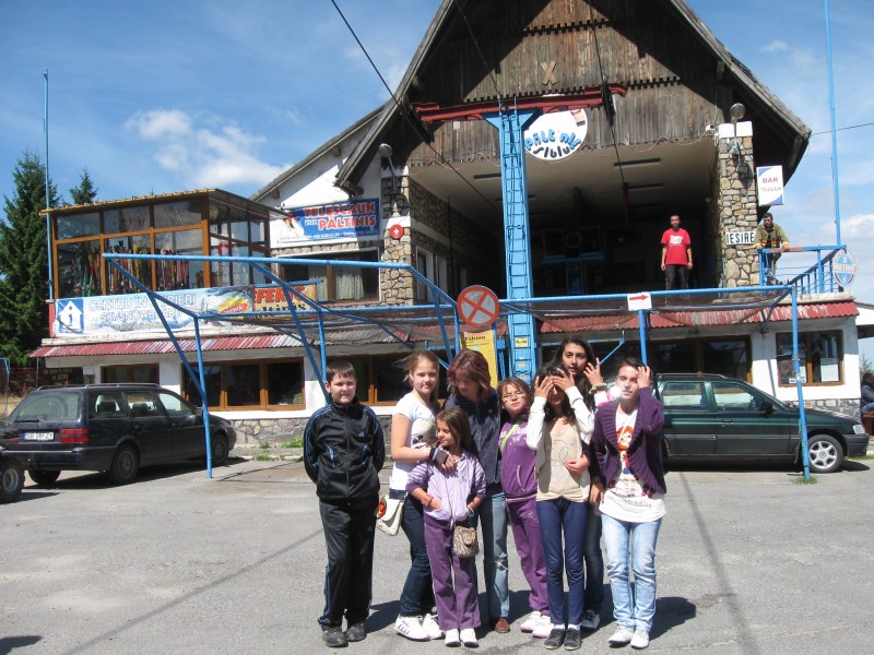 Cei 8 elevi au fost în excursie la Păltiniş -staţiunea situată la cea mai mare înălţime.