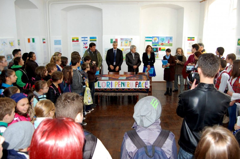 Expozitie internationala de desene ale copiilor "Culori pentru pace" 