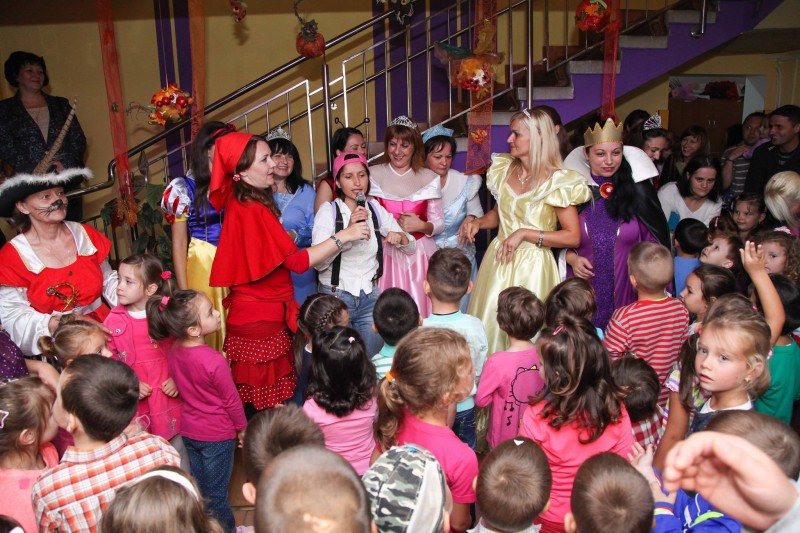 Festivitate de deschidere a anului școlar împreună cu Riki-Priki și personajele de poveste...