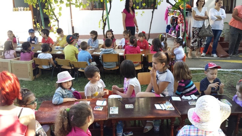 Participarea copiilor la tabăra de creaţie "Cu şevaletul în vacanţă"
