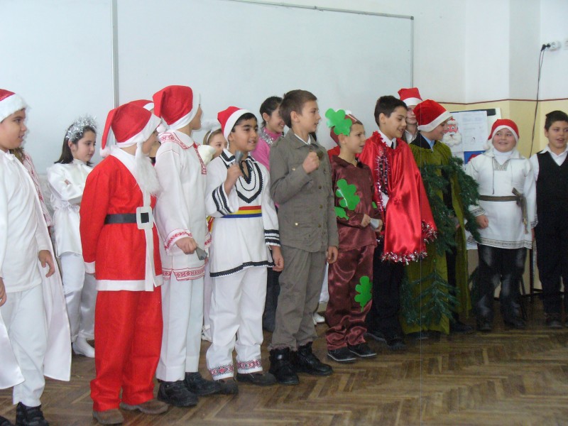 Imaginea face parte din serbarea de Crăciun 2012
