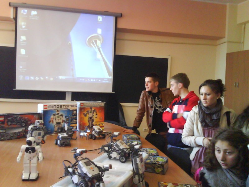 Elevii claselor a XII-a in vizita la Facultatea de Mecanica a Universitatii Dunarea de Jos din Galati