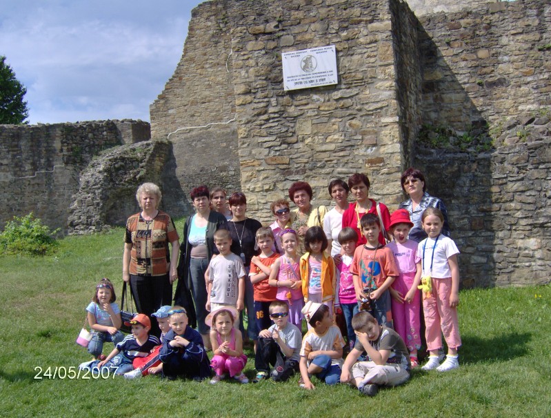 Grupele mari au efectuat excursii la Cetatea lui Ștefan cel mare și la Lacul Roșu