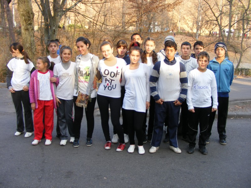 Sa-i urmarim pe elevii scolii la Crosul Unirii,desfasurat in 2011,la Pitesti.