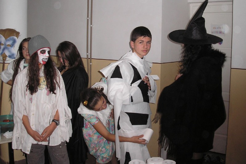 Vineri, 29 octombrie 2010, o zi deosebită pentru elevii Şcolii cu clasele I-VIII din Oşorhei.
