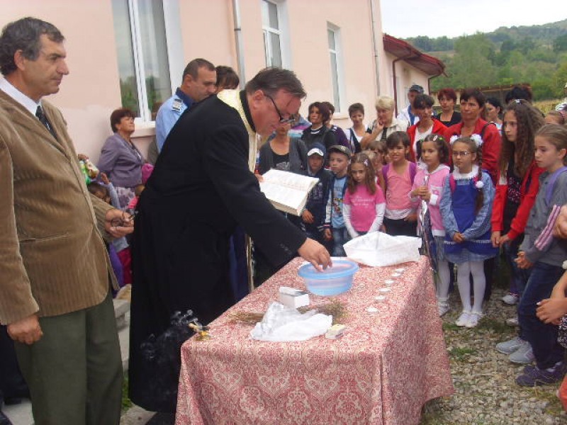 Deschiderea anului scolar 2012-2013-Stoenesti