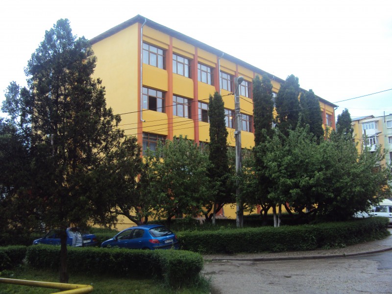 scoala Basarab I