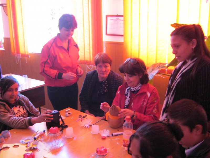Foto reprezintă activități desfășurate la Școala Valea Mare-Pravăț  și Școala Nămăești 