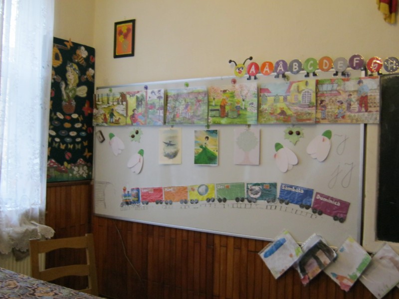 Foto reprezintă Clasa pregătitoare de la Şcoala Valea Mare-Pravăţ, Argeş