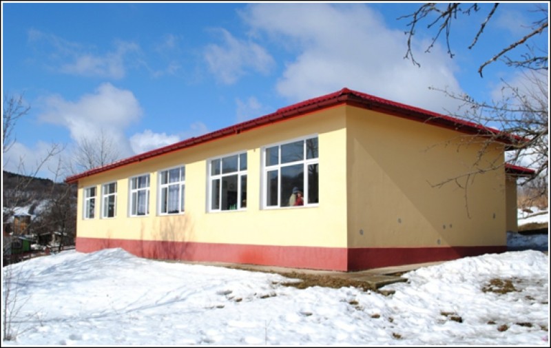 Școala Gimnaziala Poieni este situata in comuna Schitu Duca, judetul Iasi, este unitate cu personalitate juridica si are in componenta sa sapte locatii.