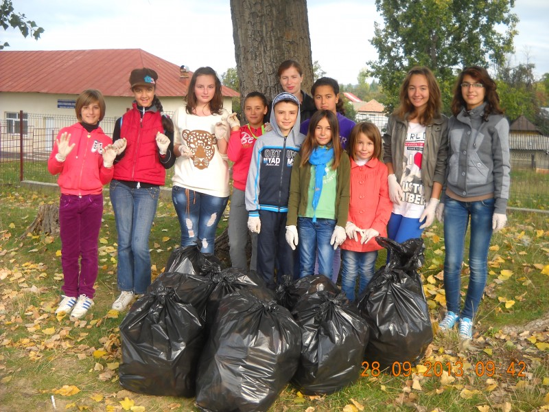 În data de 28 septembrie 2013 unitatea noastră şcolară a participat la acţiunea de ecologizare Let s do It Romania!