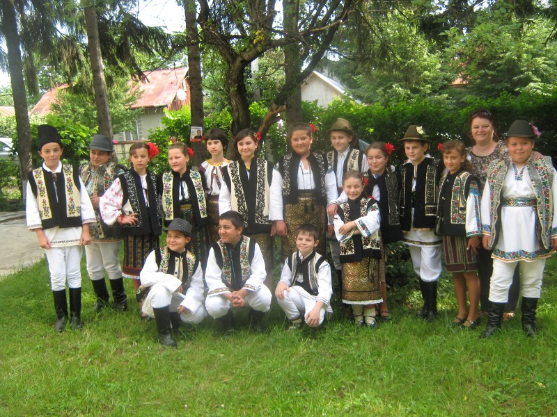 Pe data de 3 iunie 2012 a avut loc la Adancata, Jud. Suceava, Festivalul Interjudetean de Folclor " Sarbatoarea de sub brazi" ed. a V/a 2012