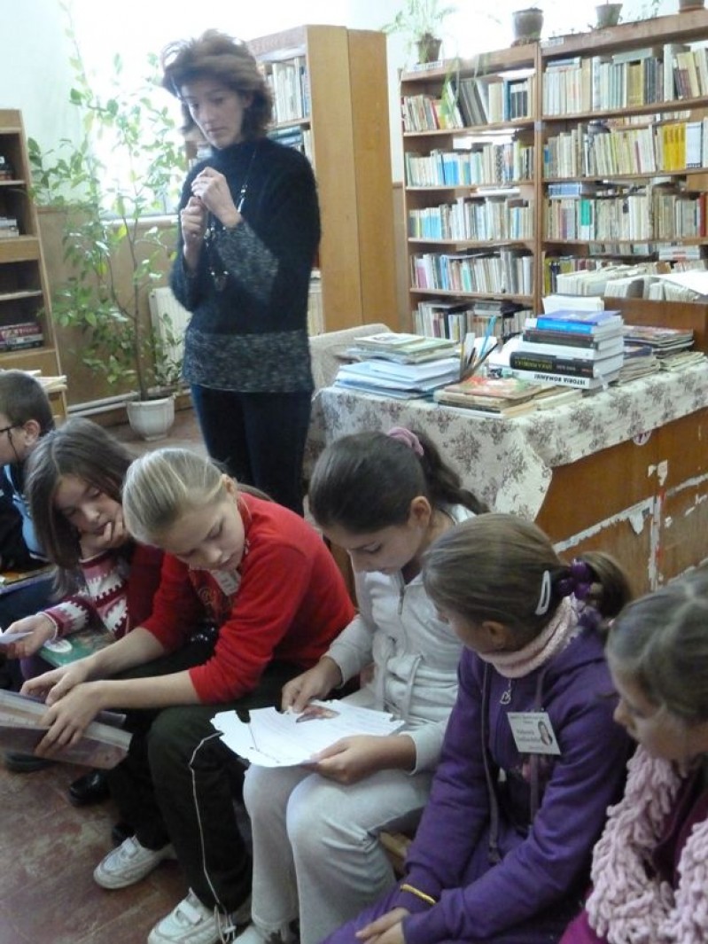 Activitate la bibliotecă de ziua scriitorului Mihail Sadoveanu