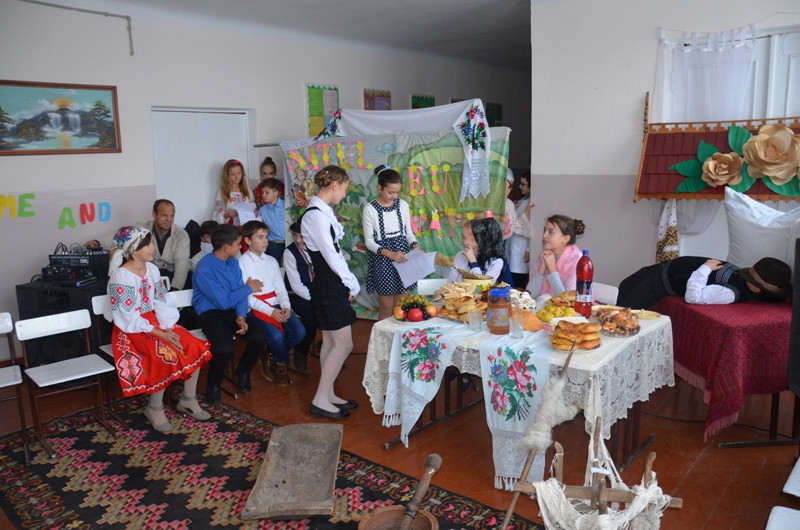 Activităţi cu elevii clasei a V-a "A" Stăpâna casei